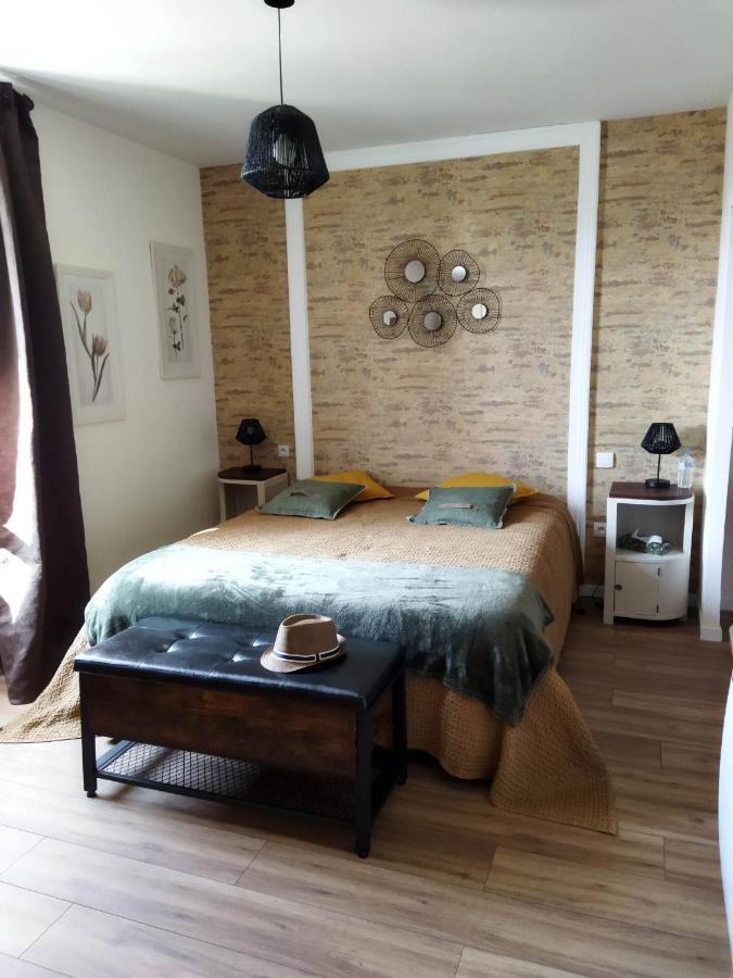 La Menardiere Serenitatis Chambre D'Hotes Petit Dejeuner Compris Corseul Exterior foto