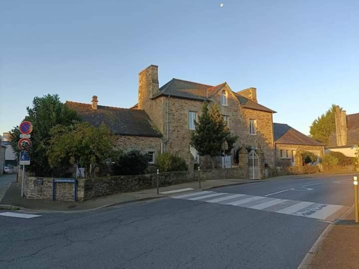 La Menardiere Serenitatis Chambre D'Hotes Petit Dejeuner Compris Corseul Exterior foto