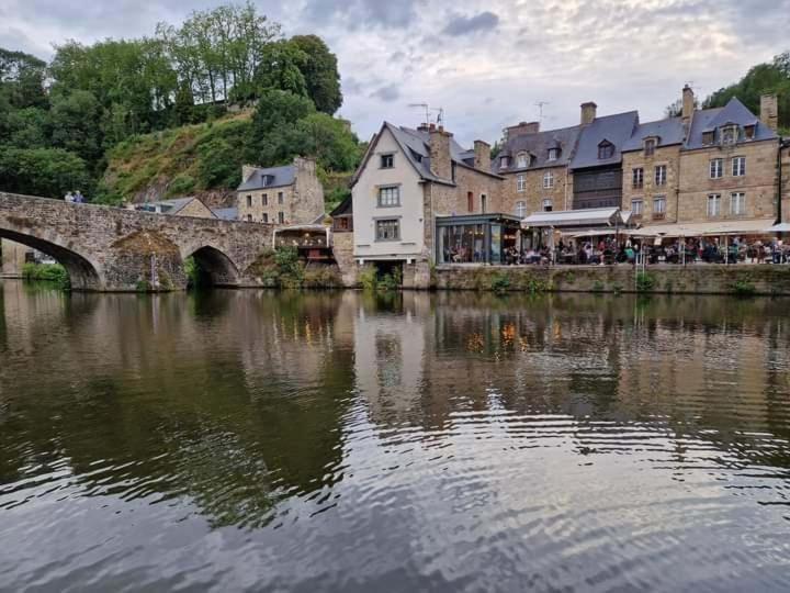 La Menardiere Serenitatis Chambre D'Hotes Petit Dejeuner Compris Corseul Exterior foto
